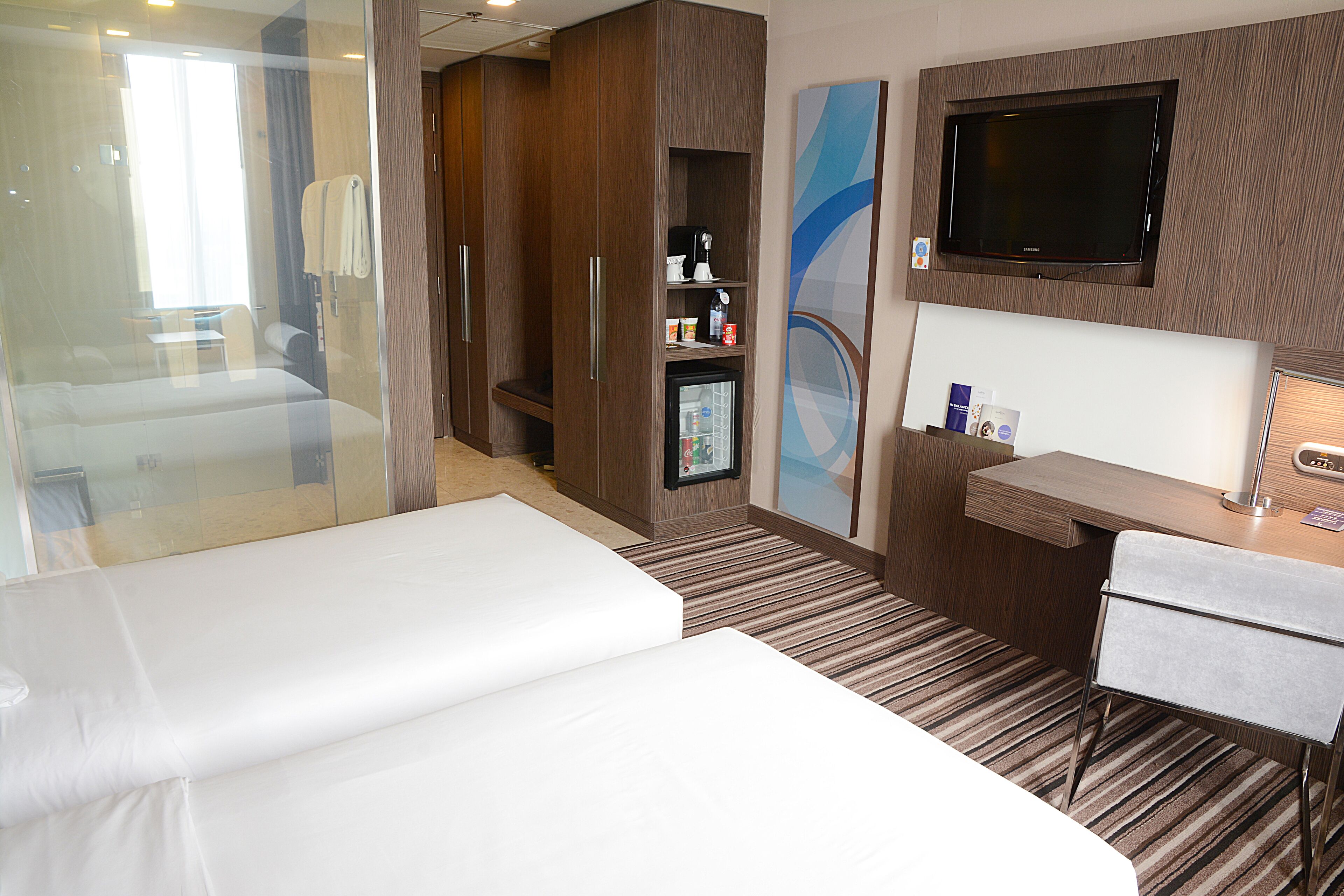 executive twin room, 2 single beds | 1 bedroom, minibar, in-room safe, individually decorated