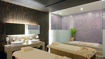 Couples treatment rooms, hot tub, body treatments, aromatherapy