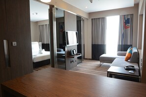 Phòng Suite Premier, 1 giường cỡ king | Minibar, két bảo mật tại phòng, trang trí khác biệt 