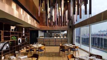 2 Restaurants, Frühstück, Mittagessen, Abendessen, internationale Küche