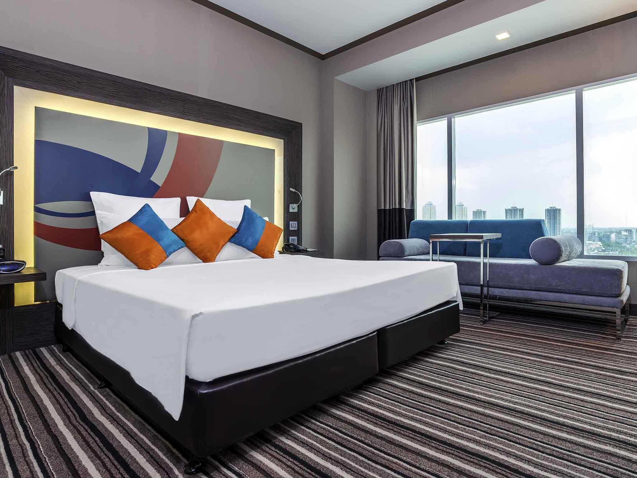Executive Room, 1 Double Bed | Minibar, in-room safe, desk, laptop workspace