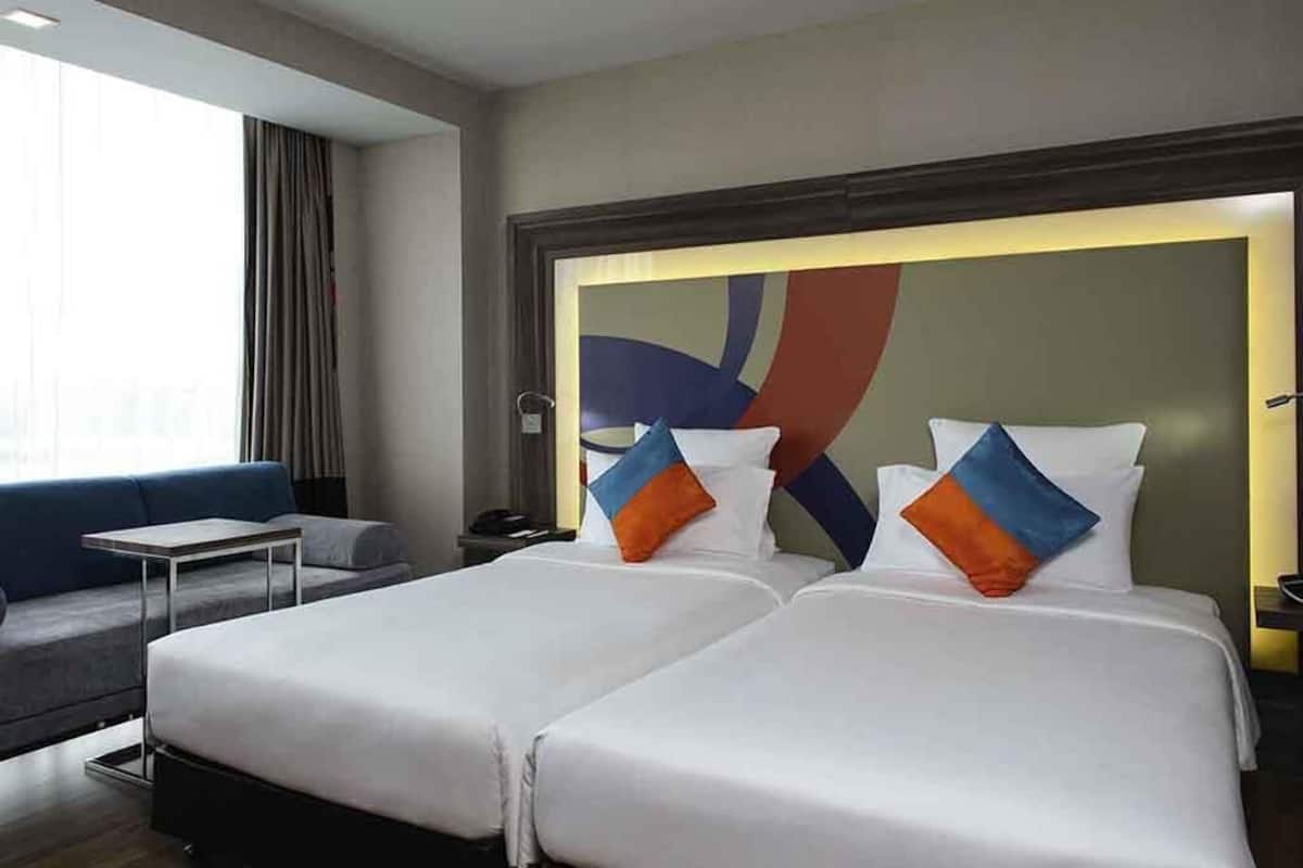 Chambre Standard avec lits jumeaux, 2 lits une place | Minibar, coffres-forts dans les chambres, décoration personnalisée