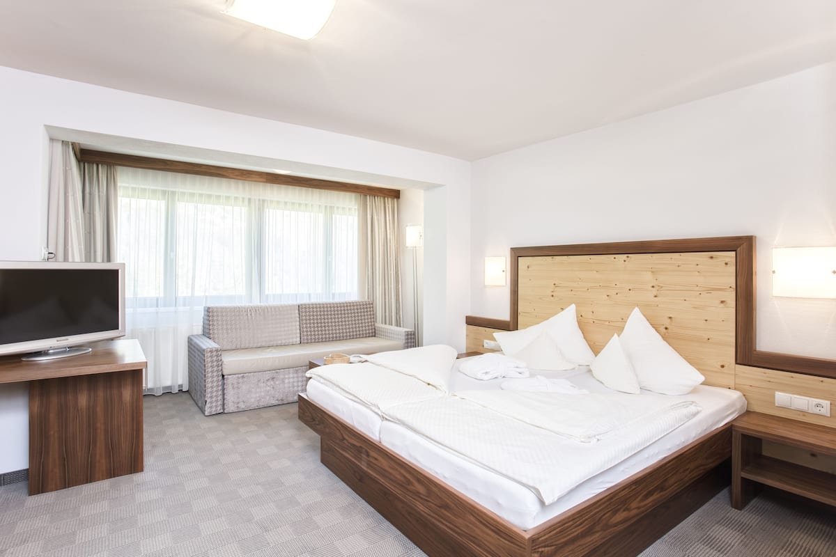 double room, balcony, park view (alpenrose) | in-room safe, desk, soundproofing, free cots/infant beds