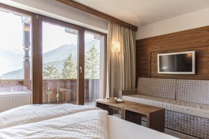 Hypo-allergenic bedding available, in-room safe, desk, soundproofing