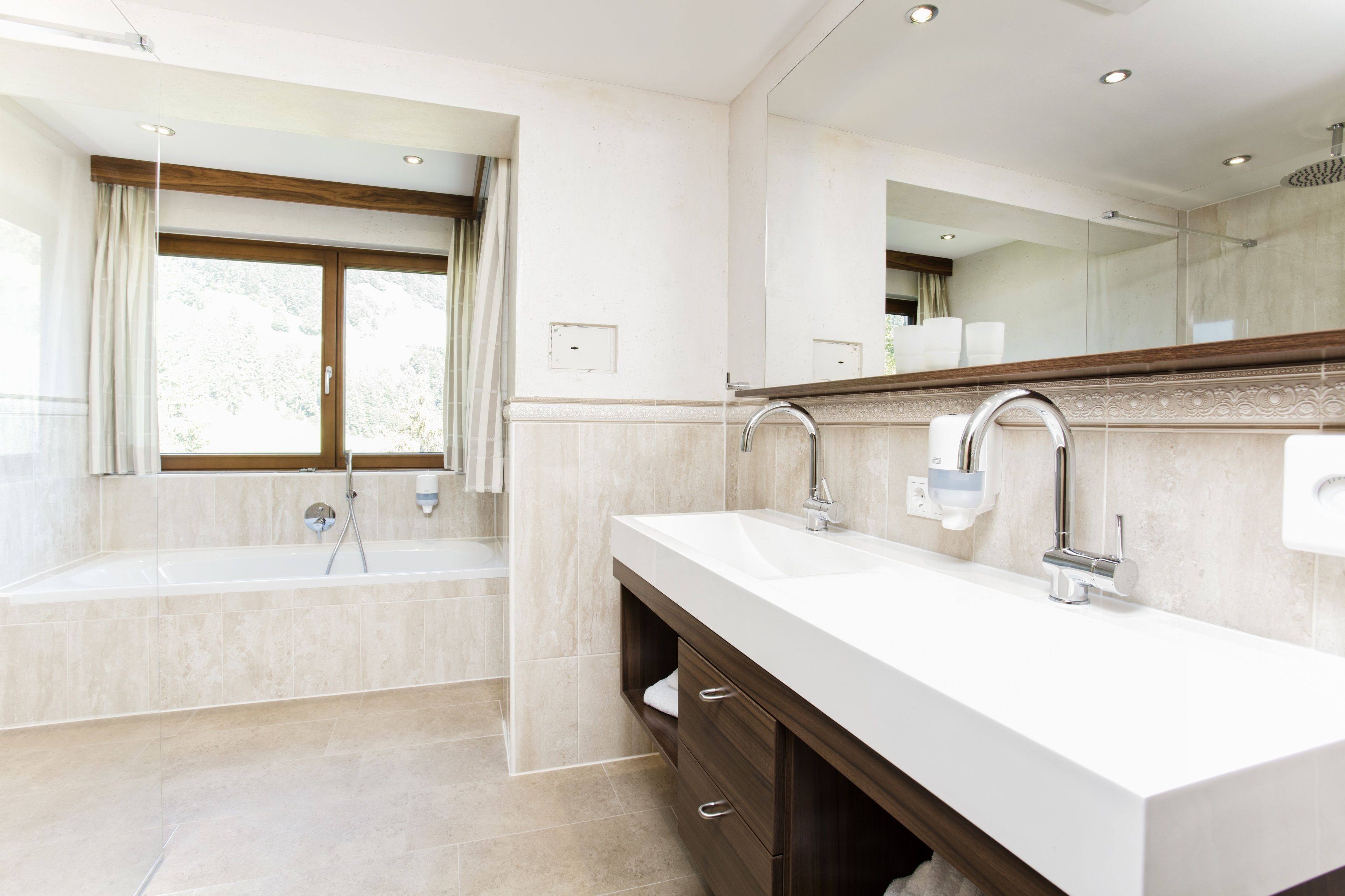 panoramic double room, balcony, mountain view | bathroom | free toiletries, hair dryer, bathrobes, slippers