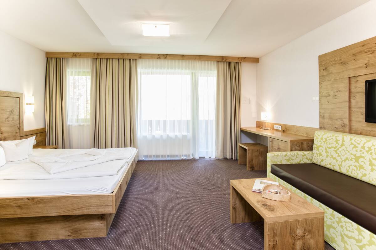 Double Room, Balcony, Park View (Alpenrose) | In-room safe, desk, soundproofing, cribs (free)