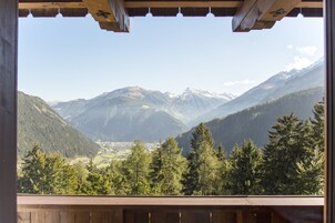 Chambre Double, balcon, vue vallée | Vue de la chambre
