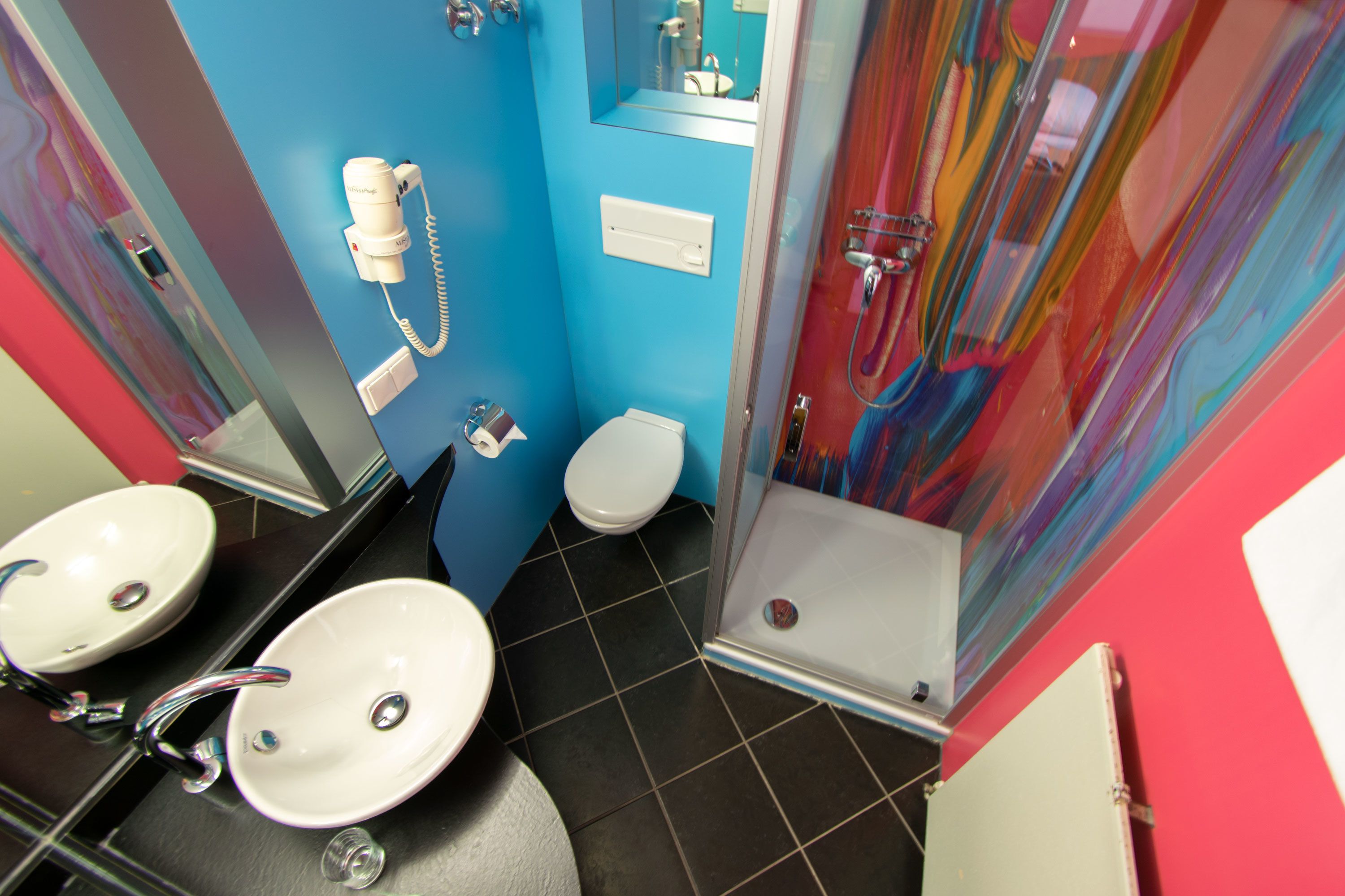 shower, rainfall showerhead, free toiletries, hair dryer