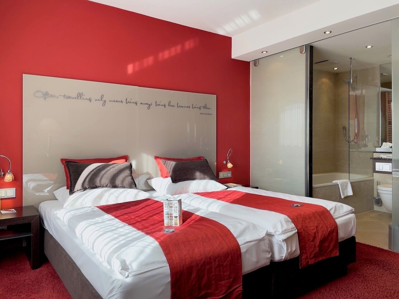 Habitación doble superior | Caja de seguridad en la habitación, escritorio y insonorización 