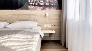 Standard Double Room | In-room safe, desk, soundproofing, iron/ironing board (on request) - ART-Hotel Braun (Kirchheimbolanden)