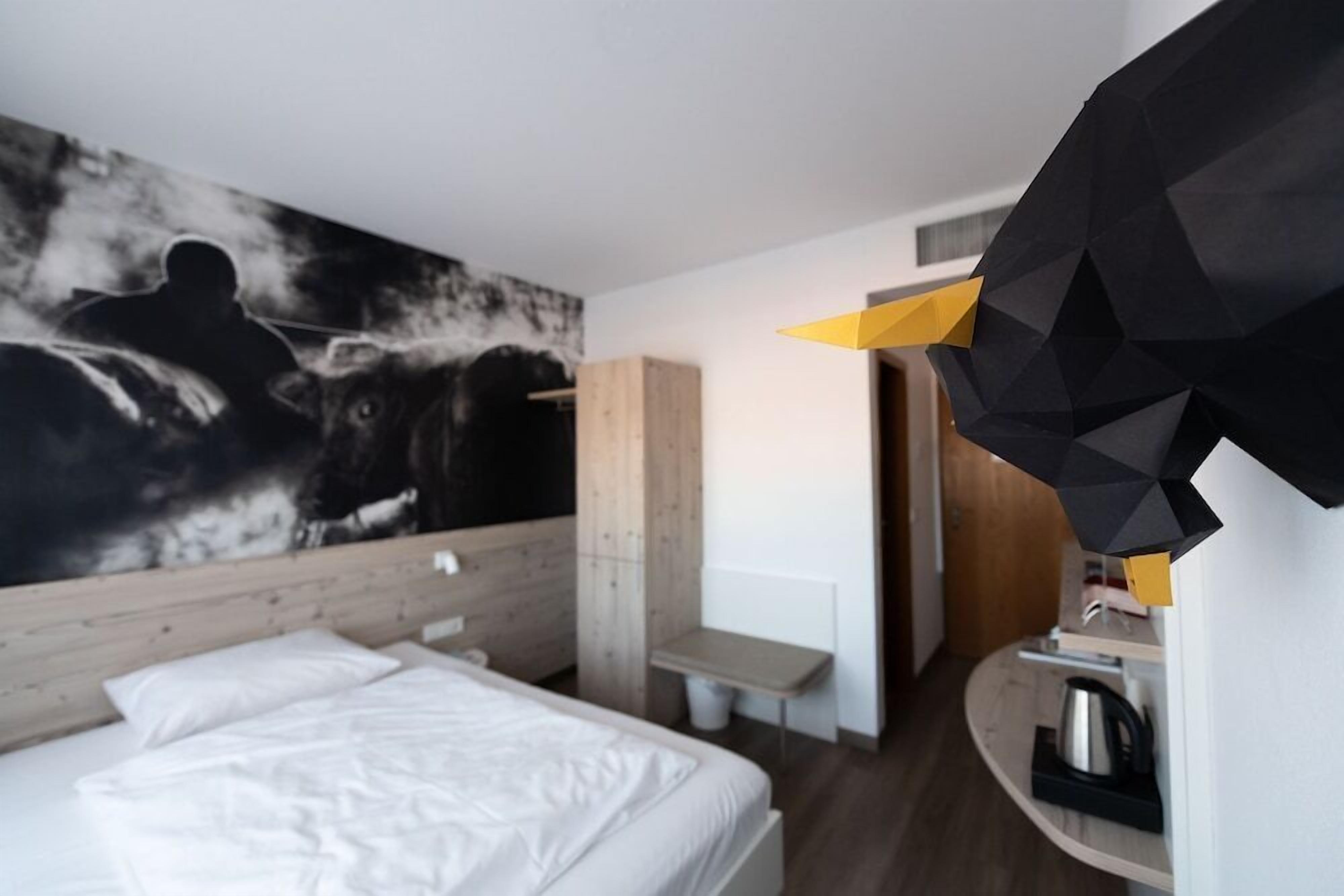In-room safe, desk, soundproofing, iron/ironing board