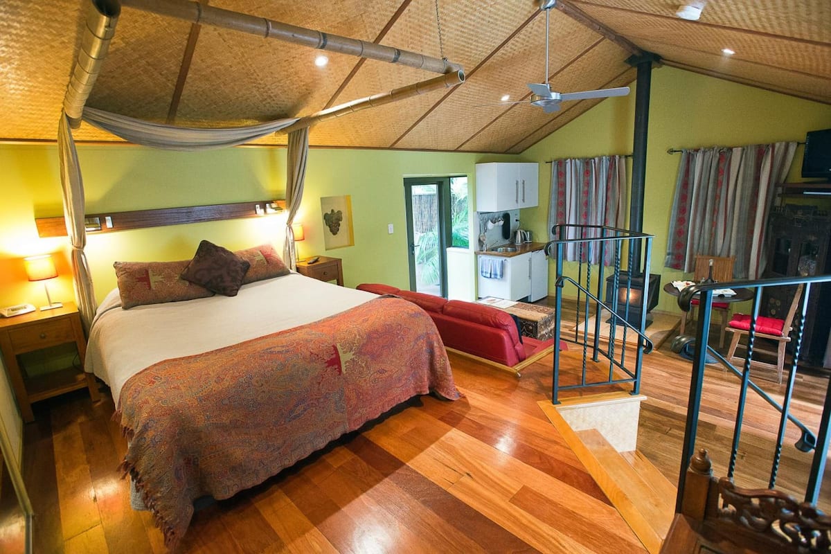 Blackout curtains, soundproofing, iron/ironing board, free WiFi