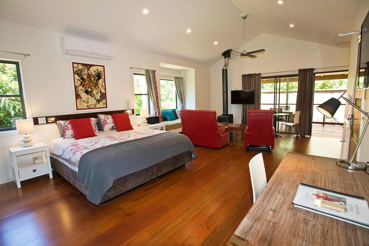 Blackout curtains, soundproofing, iron/ironing board, free WiFi