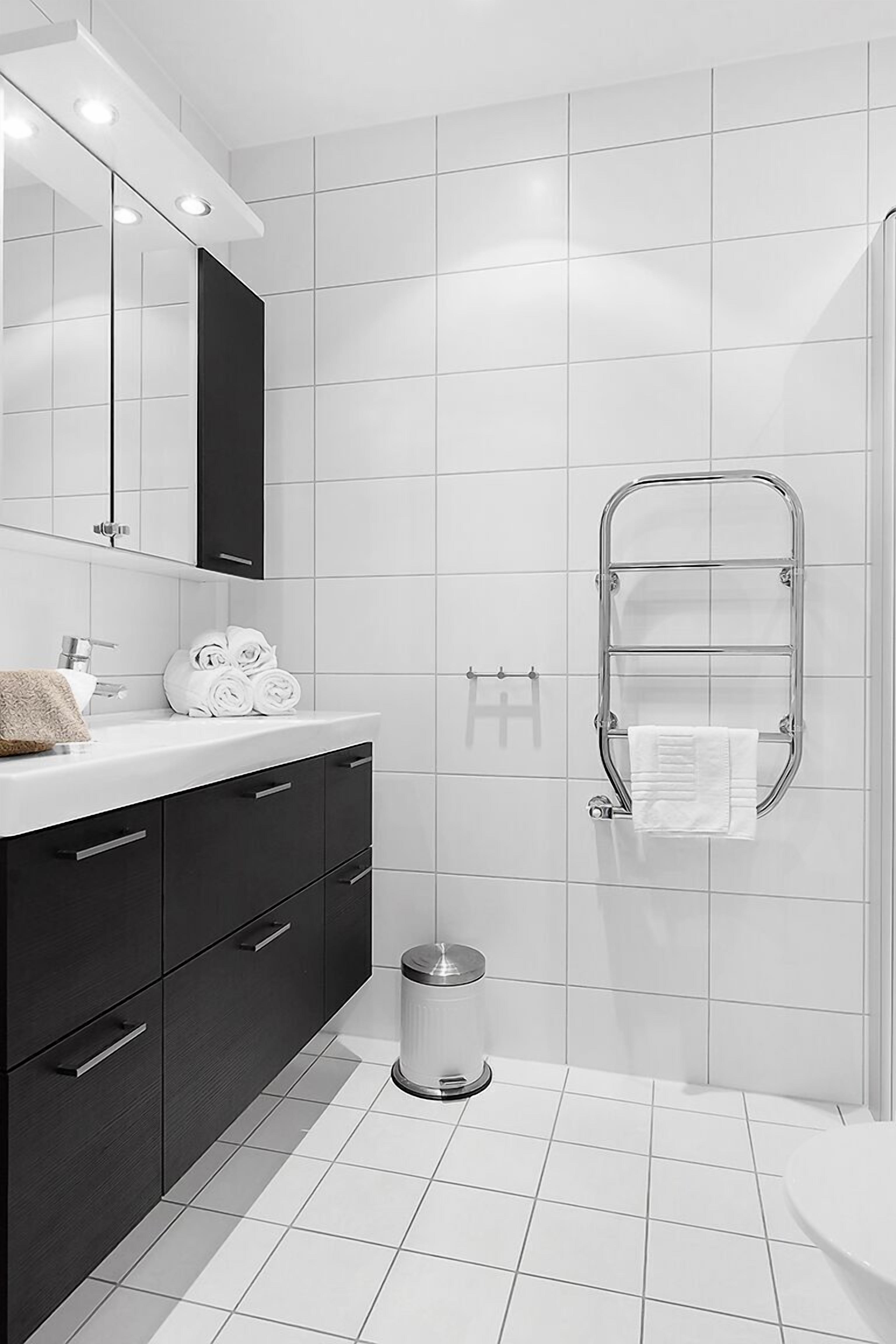 exclusive condo, 2 bedrooms | bathroom | shower, towels