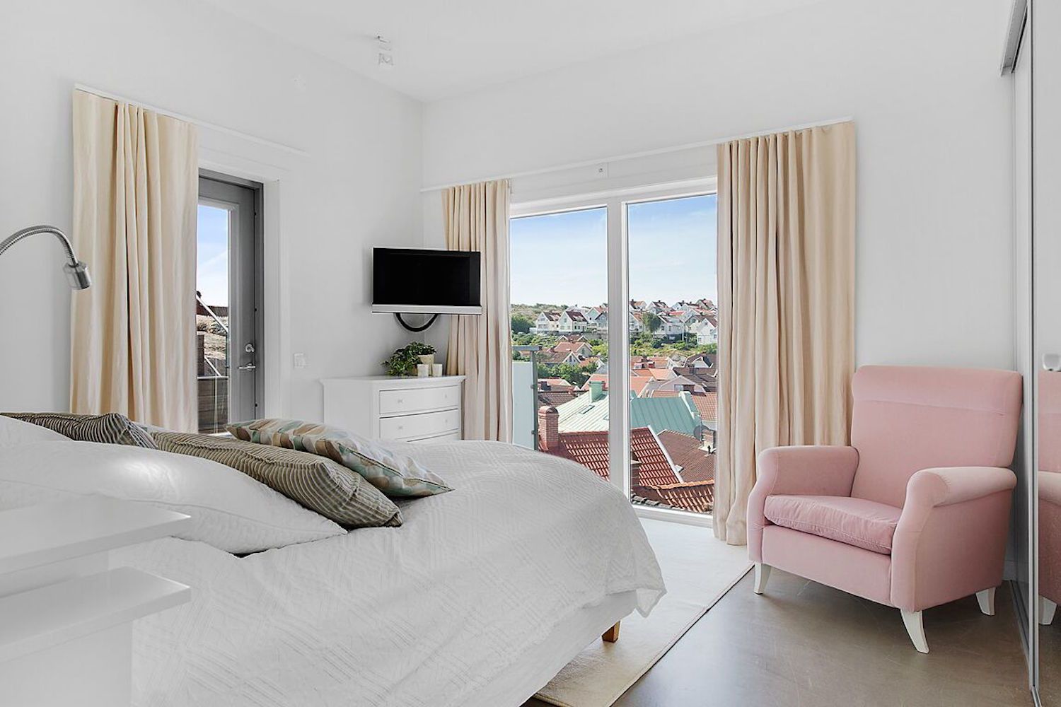 deluxe apartment, 2 bedrooms | 1 bedroom, individually decorated, individually furnished