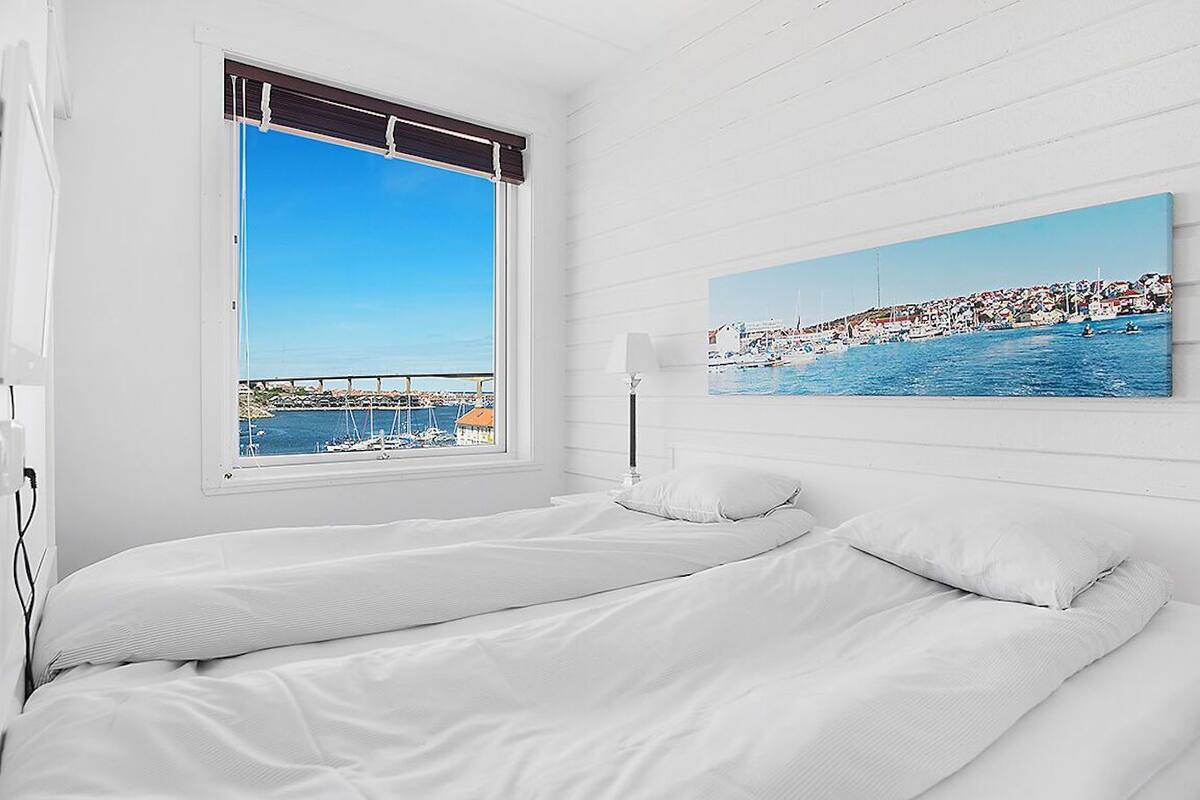 exclusive condo, 2 bedrooms | 1 bedroom, individually decorated, individually furnished