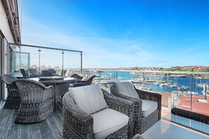 Condo exclusivo, 2 habitaciones | Balcón