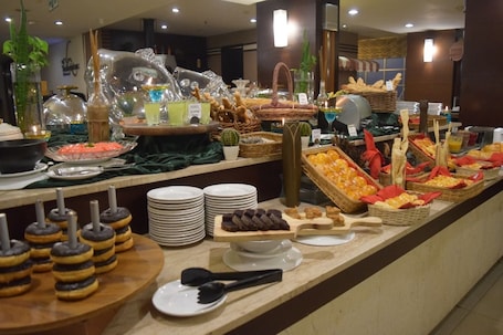 Desayuno buffet todos los días (con cargo)