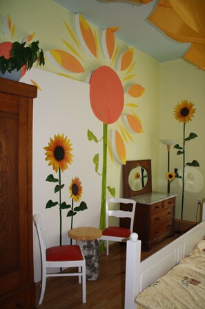 Rom – standard, flere senger, delt bad | Oppholdsområde