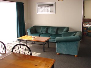 Family Apartment, 2 Bedrooms | Premium bedding, iron/ironing board, free WiFi, bed sheets - Aorangi Moanor Motel (Blenheim)