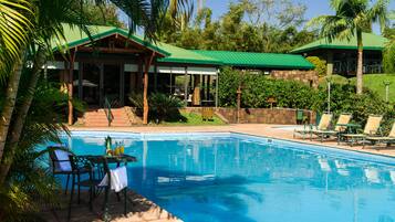 Outdoor pool, pool umbrellas, sun loungers