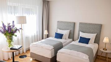 Minibar, Zimmersafe, Schreibtisch, kostenloses WLAN