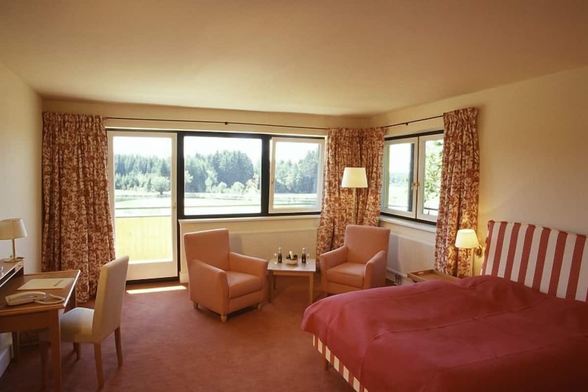 minibar, in-room safe, desk, free wifi