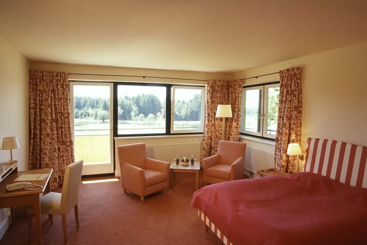 Minibar, coffre-fort, bureau, accès au Wi-Fi (inclus)