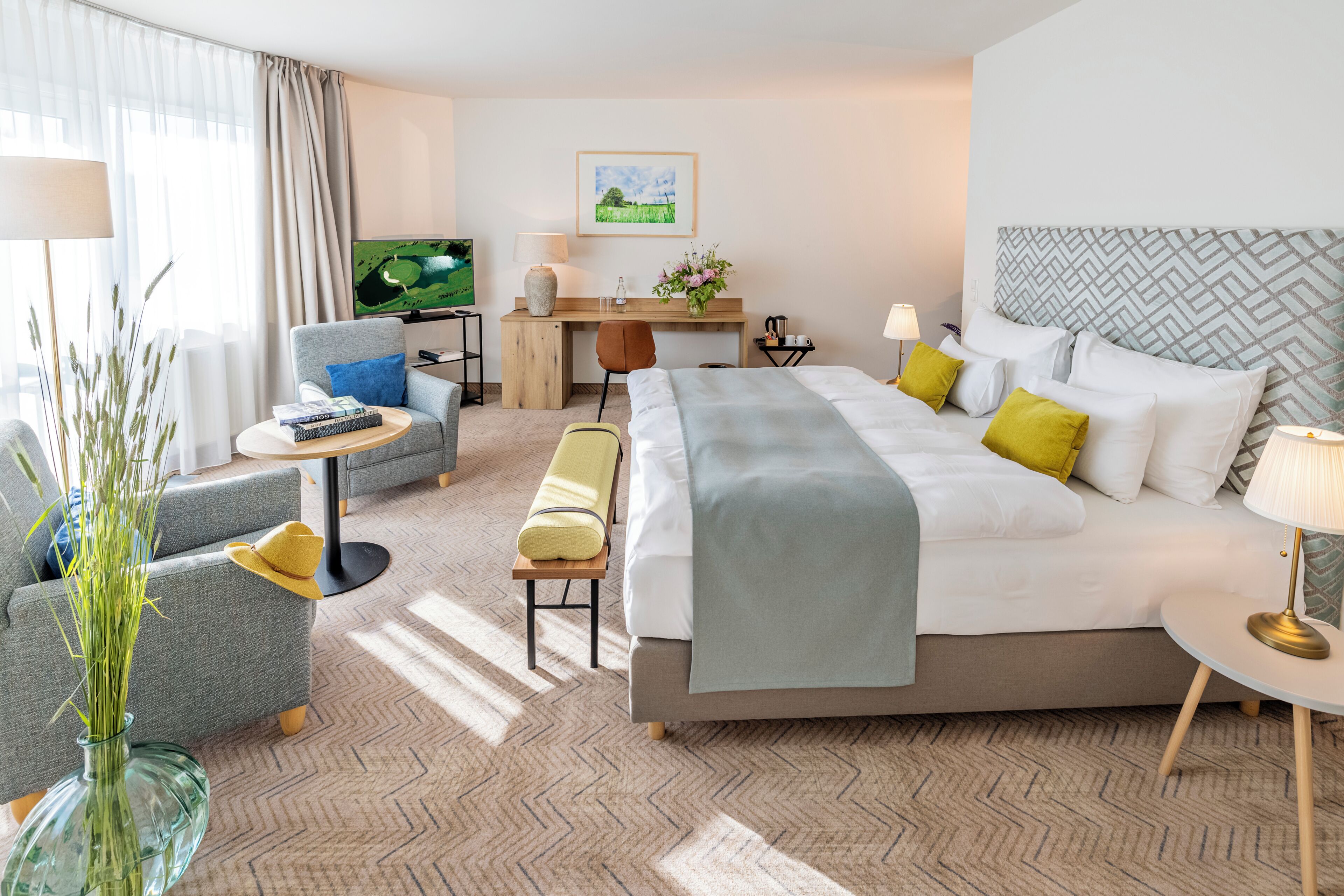 Minibar, in-room safe, desk, free WiFi