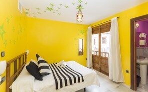 Chambre double, salle de bain attenante | Bureau, système d’insonorisation, fer et planche à repasser