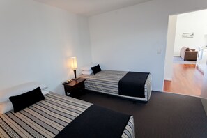 Free cribs/infant beds, free WiFi, bed sheets - Ski Time Lodge (Methven)