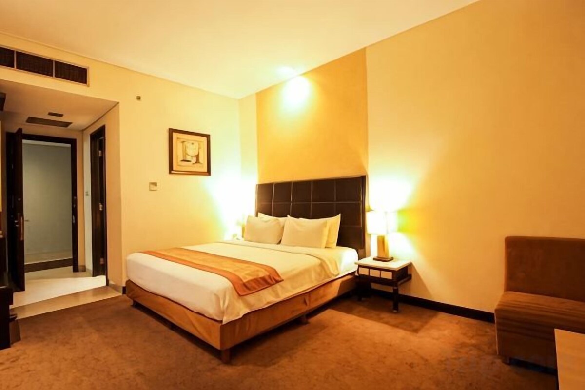 In-room safe, desk, blackout drapes, WiFi (free)
