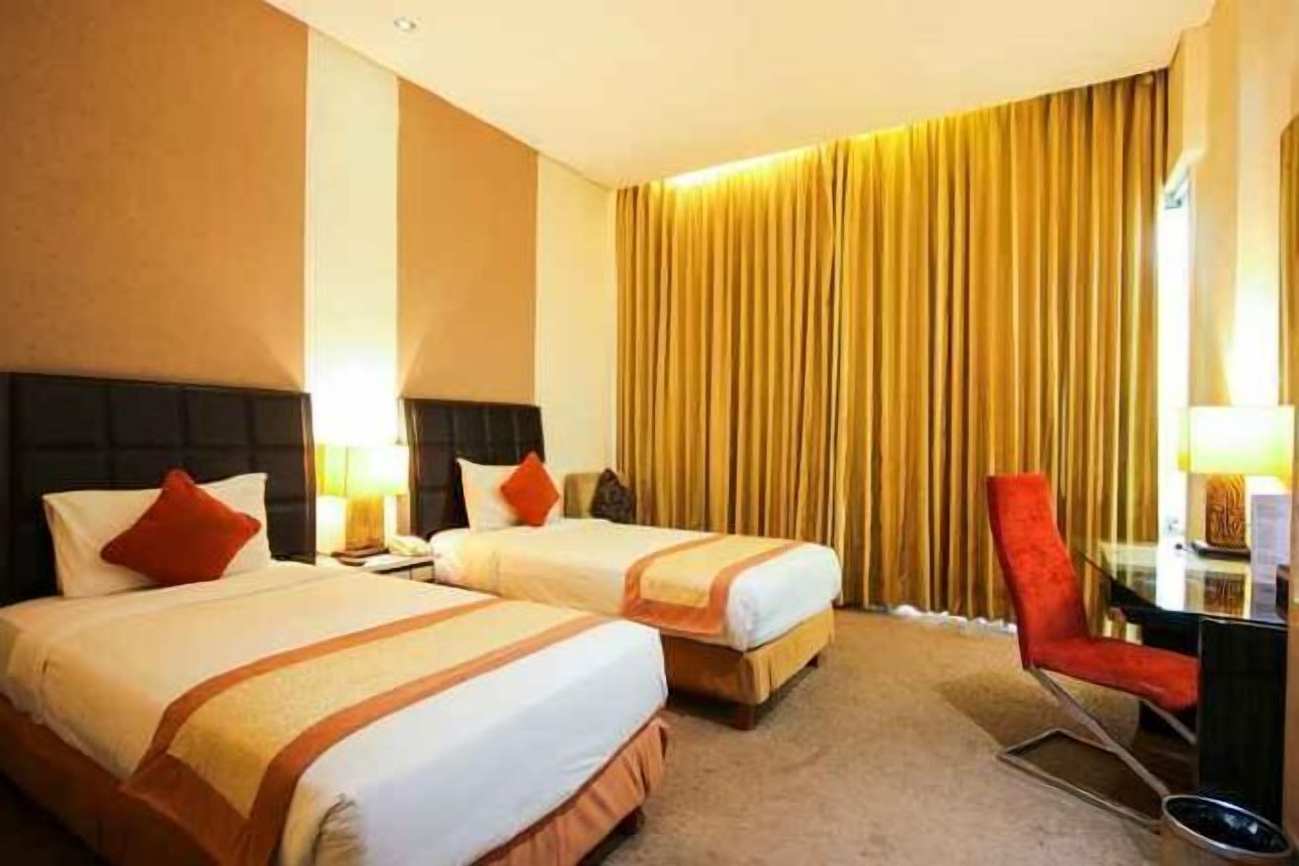 In-room safe, desk, blackout curtains, free WiFi