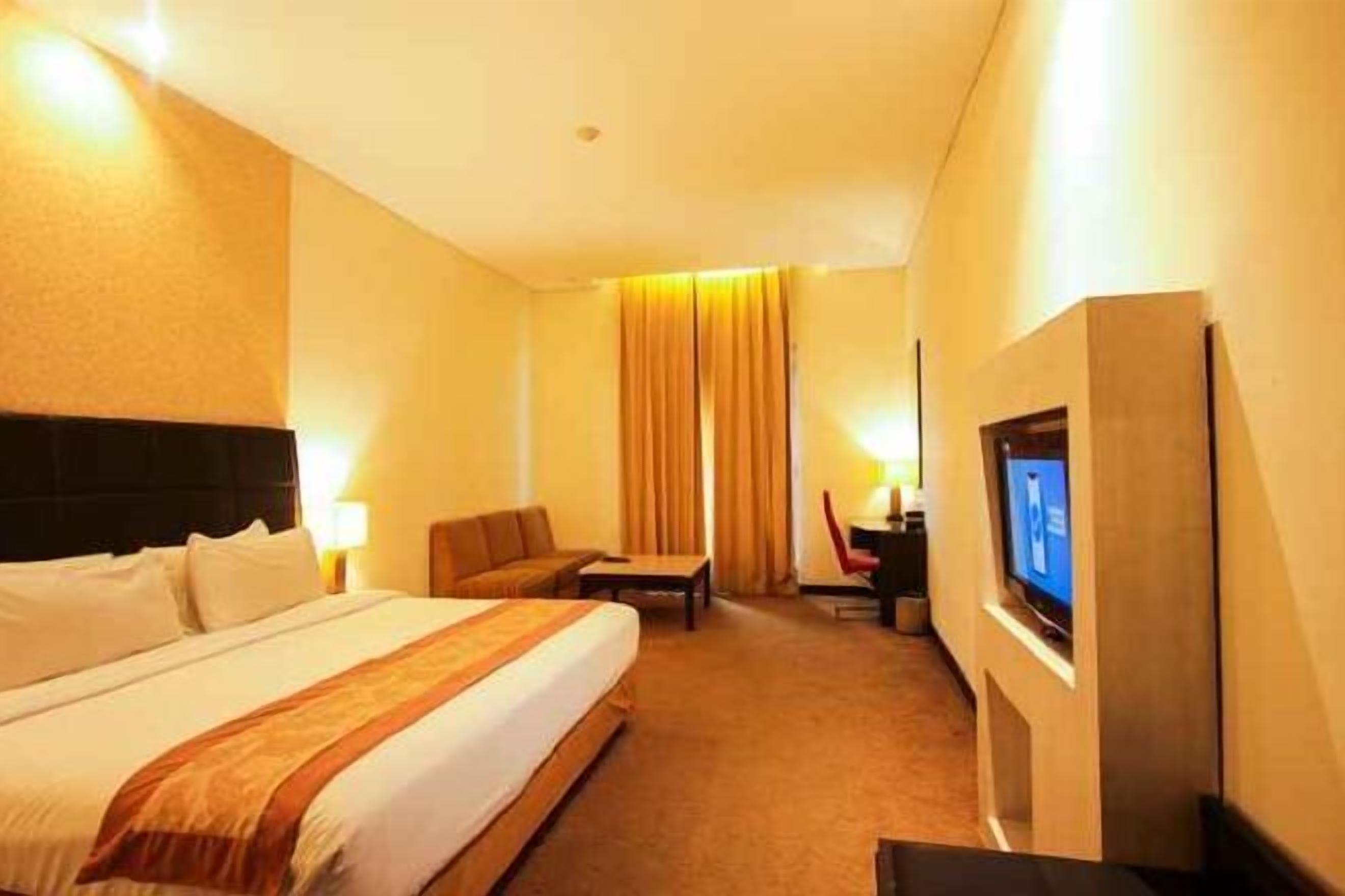 In-room safe, desk, blackout curtains, free WiFi