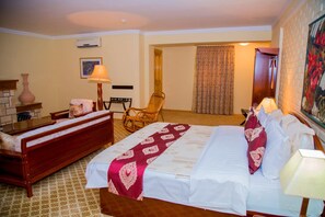 Phòng Suite Executive | Két bảo mật tại phòng, bàn ủi/dụng cụ ủi quần áo 