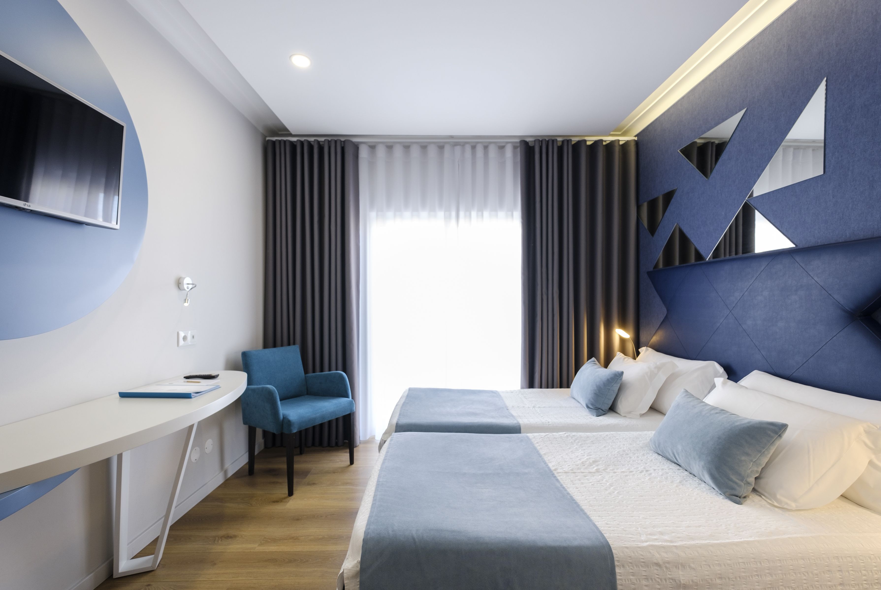 1 bedroom, hypo-allergenic bedding, blackout curtains