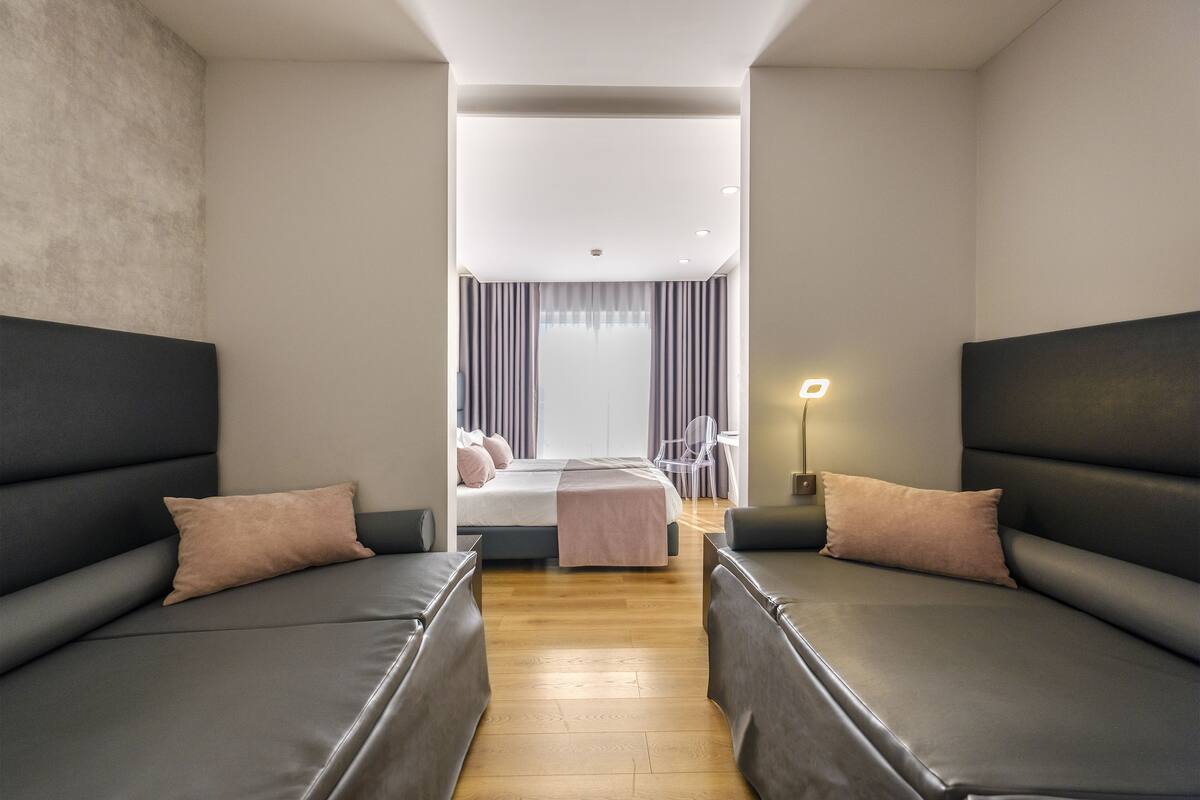 1 bedroom, hypo-allergenic bedding, blackout curtains