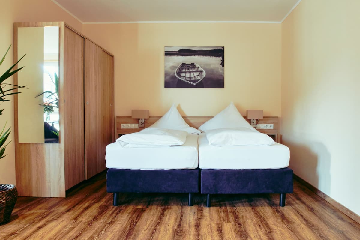 Premium bedding, Select Comfort beds, in-room safe