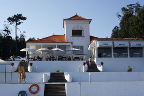 Hiên