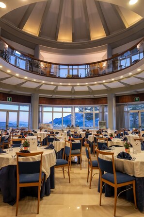 Breakfast, lunch and dinner served  - Cipriani Park Hotel (Rivisondoli)