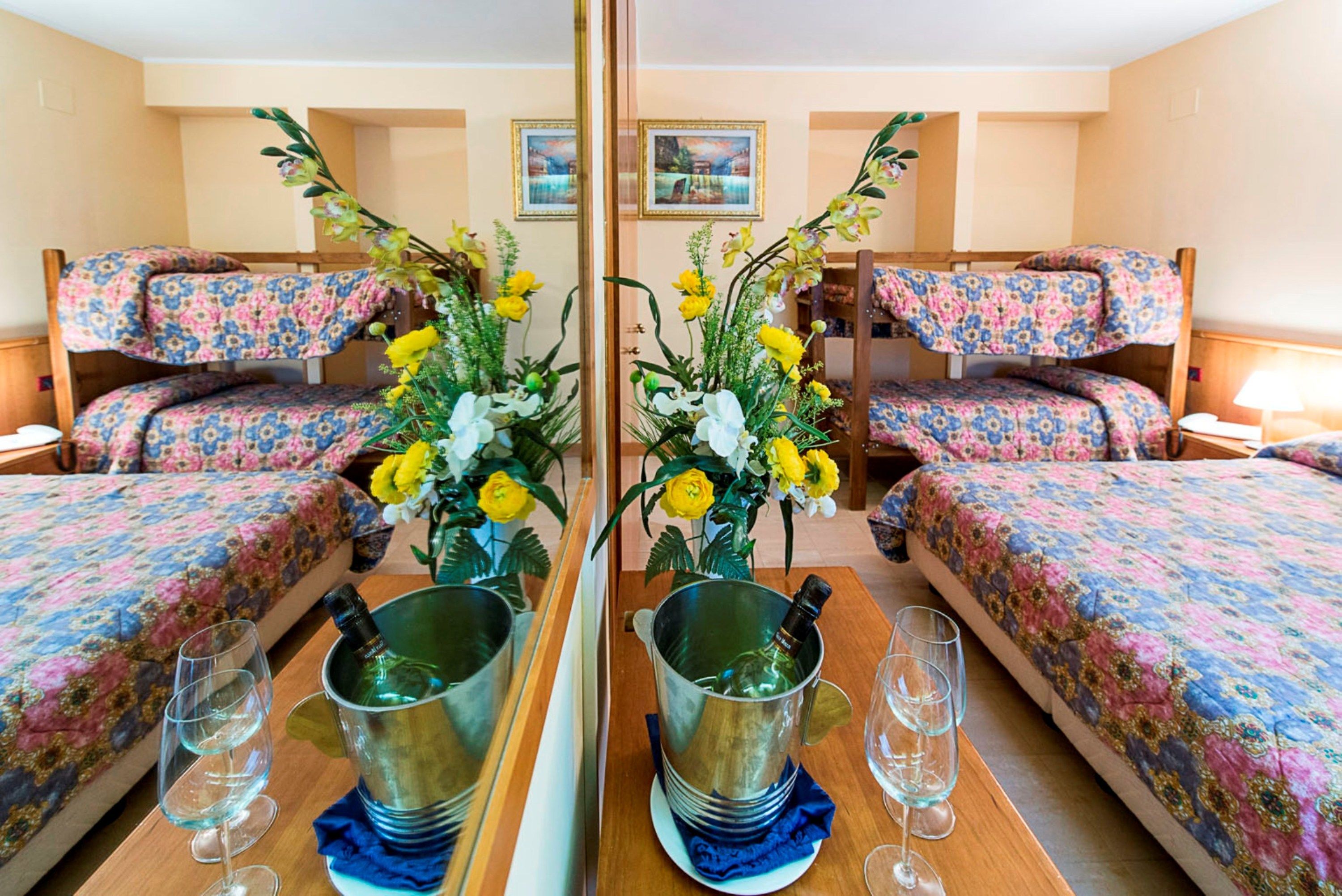 family room | minibar, in-room safe, desk, free wired internet