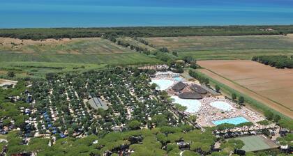 Hu Park Albatros Village