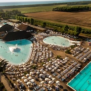 Hu Park Albatros Village