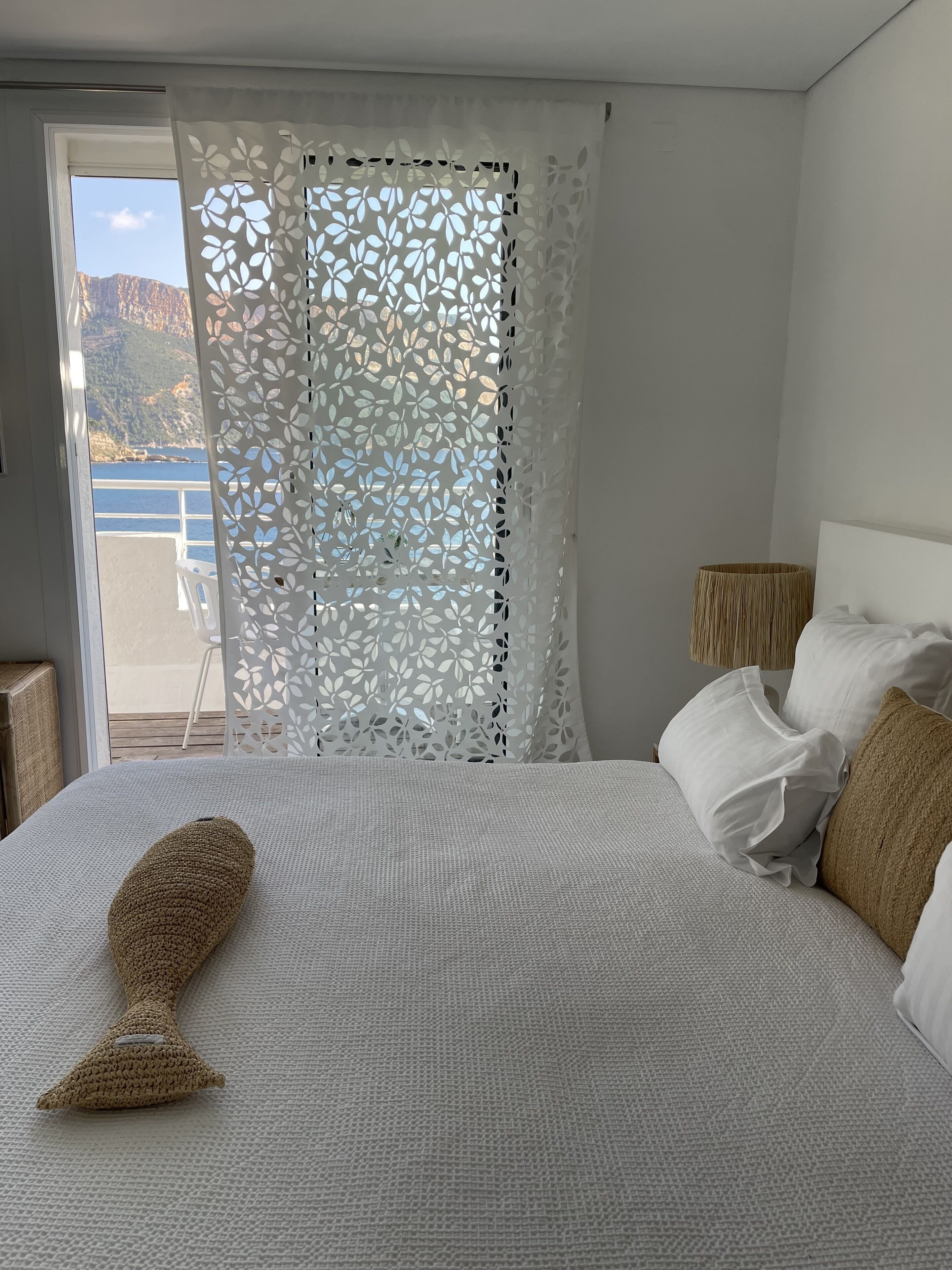 suite canaille 23m2 balcon 1 grand lit double vue mer maximum 2 personnes | in-room safe, individually decorated, desk, free wifi