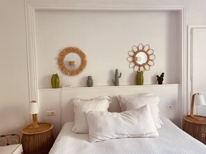 Habitación doble (Chambre double - vue sur jardin) | Caja fuerte, decoración individual, escritorio y wifi gratis