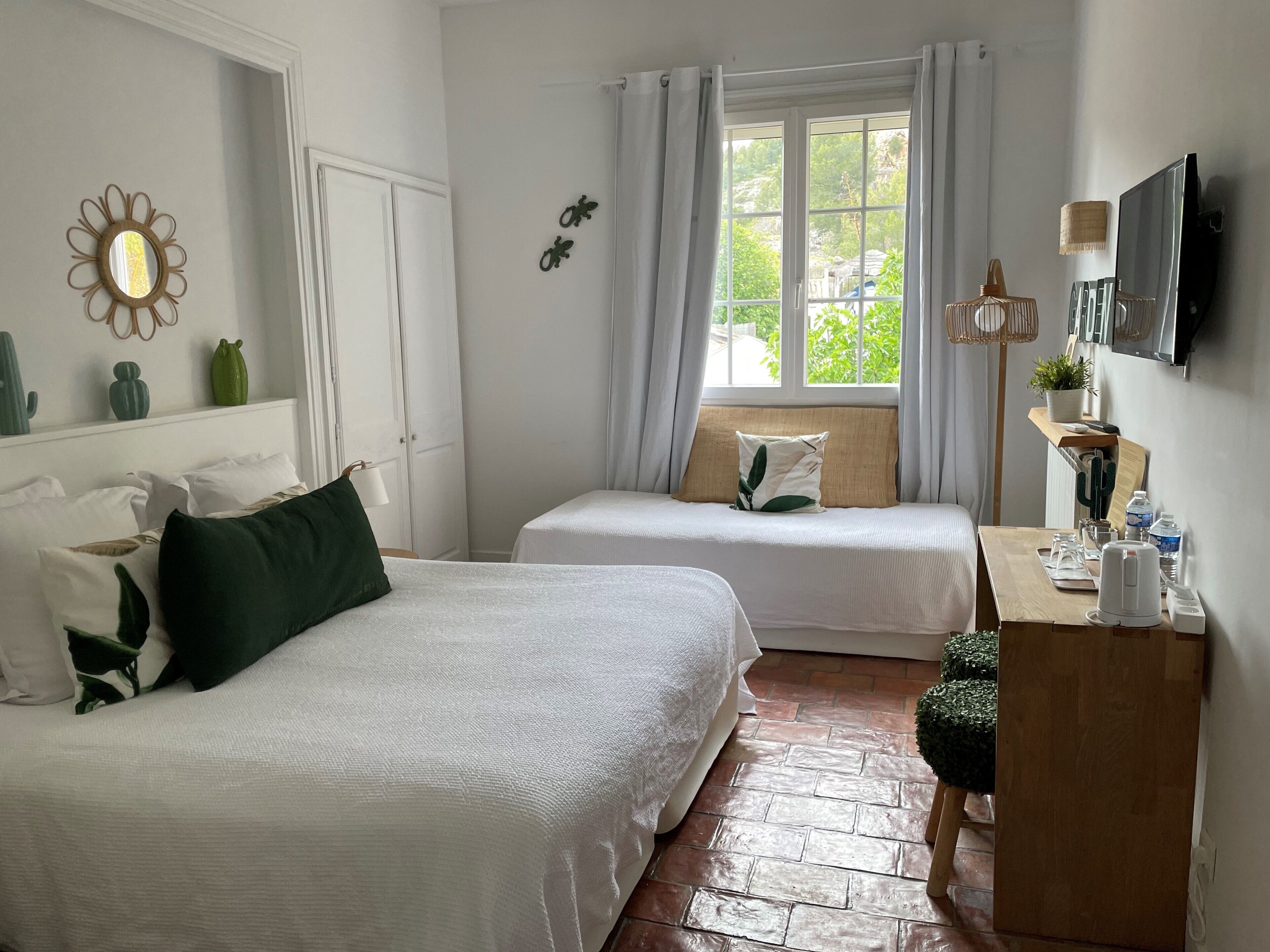 triple room, garden view | in-room safe, individually decorated, desk, free wifi