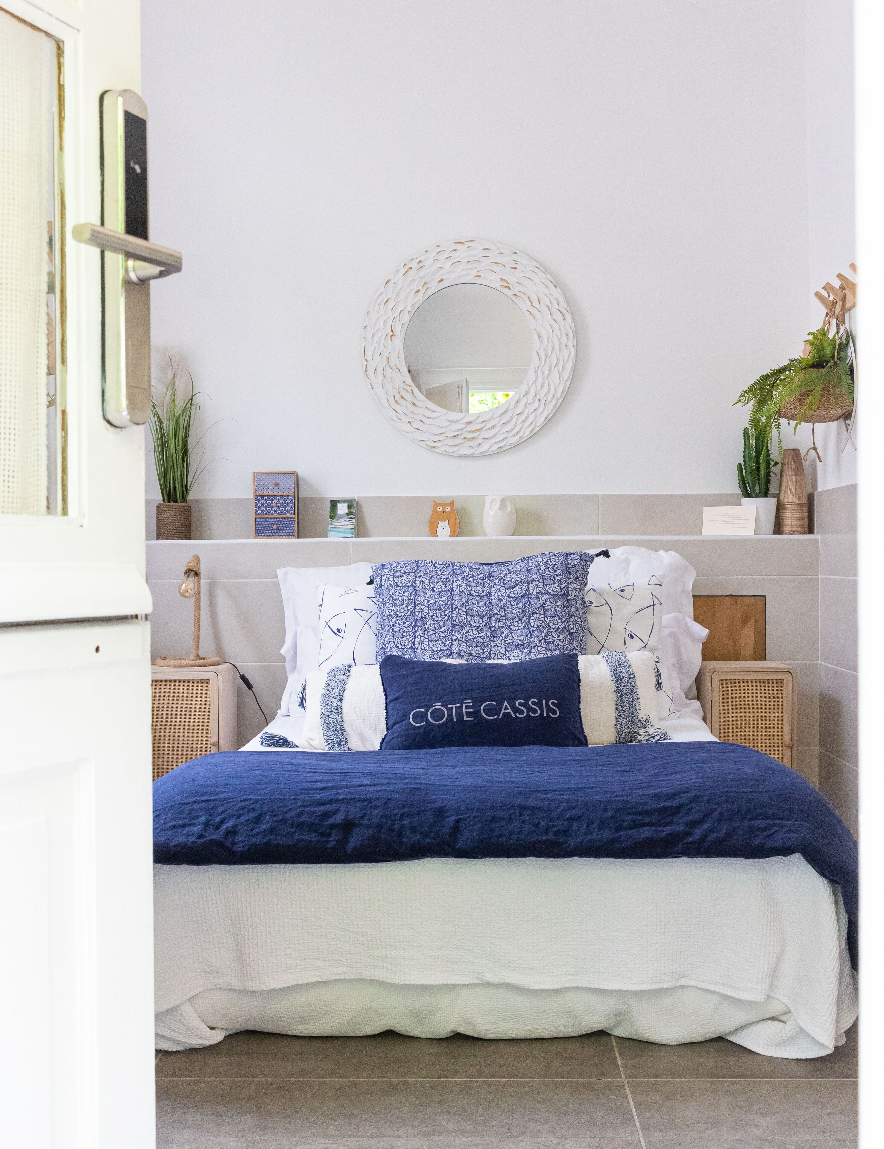 bungalow (spa) | in-room safe, individually decorated, desk, free wifi