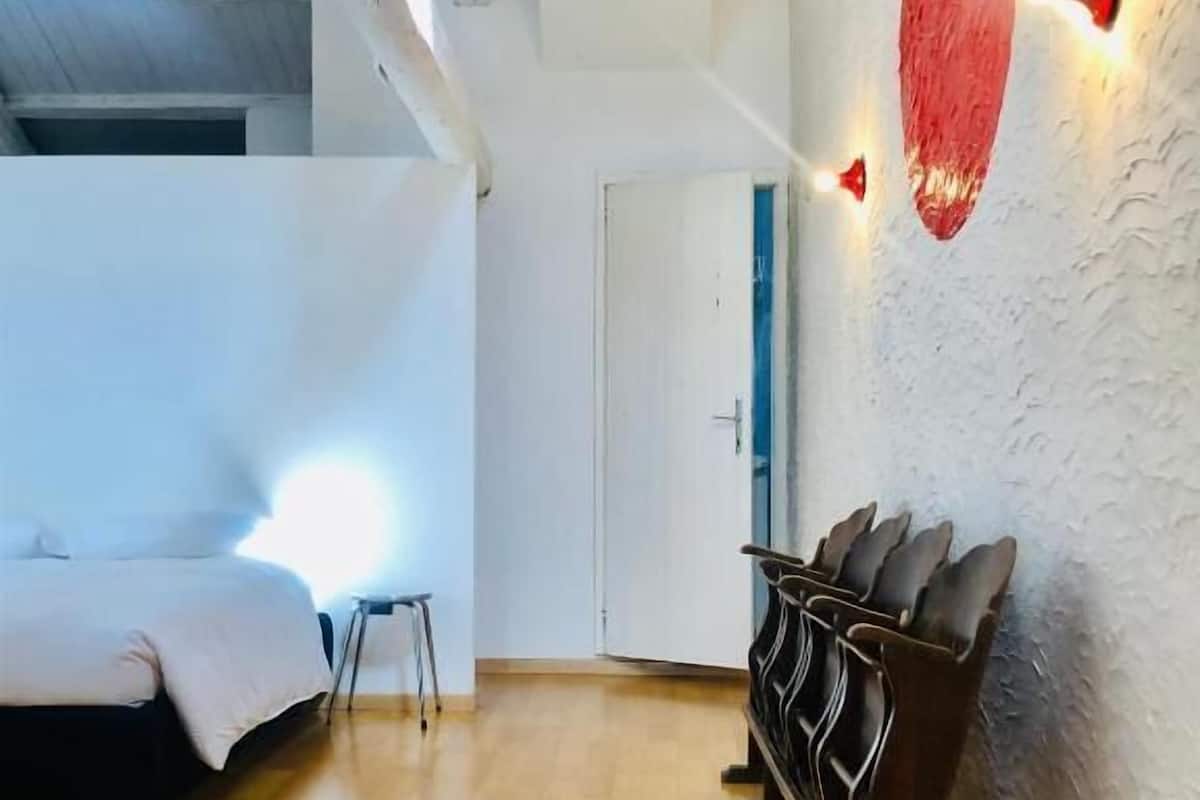 Apartment (M9) | 1 bedroom, down comforters, minibar, in-room safe