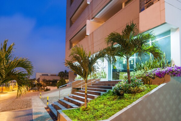 Façade de l’hébergement - soirée/nuit