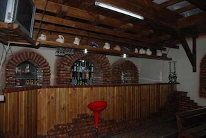 Bar (trong khuôn viên)